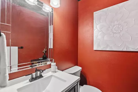 Bath - 625 S Olson Ave #H, Appleton, WI 54914 photo 2 of 2