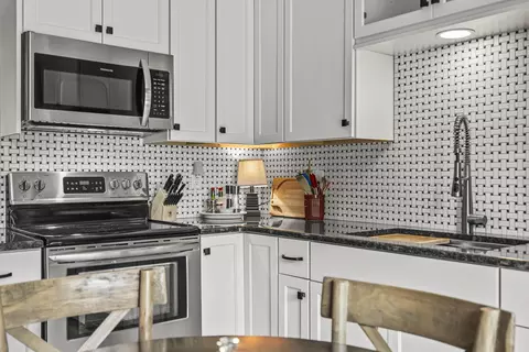 Kitchen - 625 S Olson Ave #H, Appleton, WI 54914 photo 2 of 5