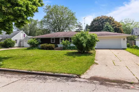 Exterior - 1636 S Driscoll St, Appleton, WI 54914 photo 2 of 5