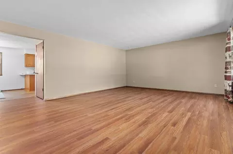 Living - 1636 S Driscoll St, Appleton, WI 54914 photo 2 of 4