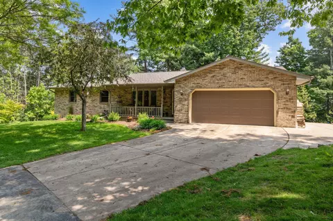 340 Oak Tree Ct, Green Bay, WI 54313