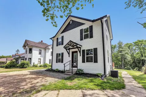 1024 Fischer St, Gresham, WI 54128