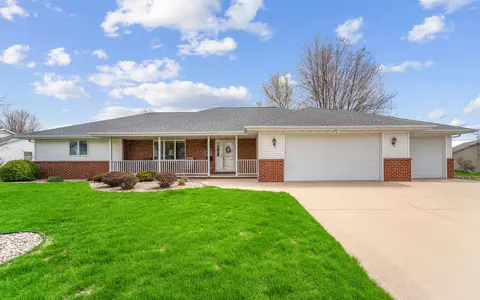 1583 Whirlaway Ct, Neenah, WI 54956