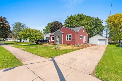 Exterior - 822 W Frances St, Appleton, WI 54914 photo 5 of 7