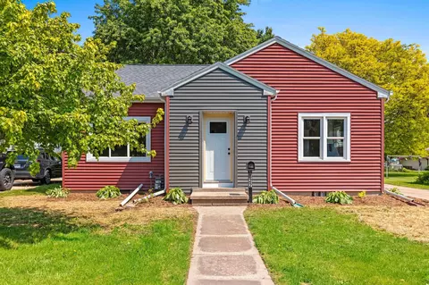 Exterior - 822 W Frances St, Appleton, WI 54914 photo 6 of 7