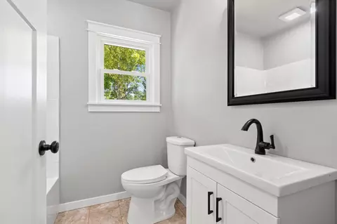 Bath - 822 W Frances St, Appleton, WI 54914 photo 1 of 2