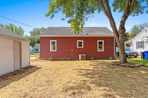 Exterior - 822 W Frances St, Appleton, WI 54914 photo 3 of 7