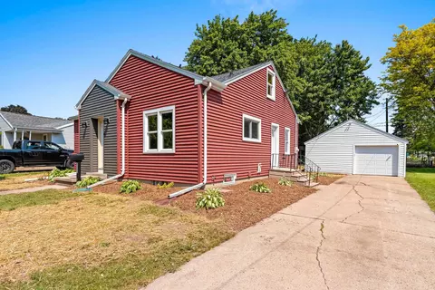 Exterior - 822 W Frances St, Appleton, WI 54914 photo 4 of 7
