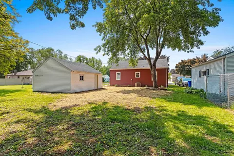 Exterior - 822 W Frances St, Appleton, WI 54914 photo 2 of 7
