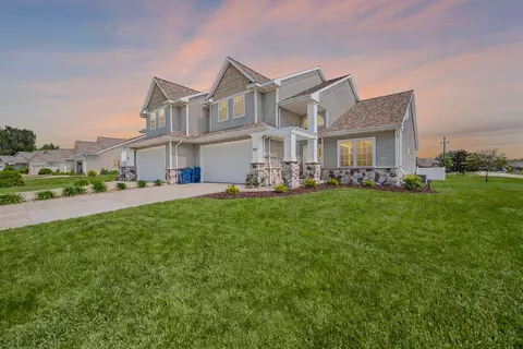 2527 W Crais Ct, De Pere, WI 54115