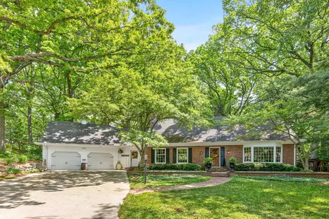 561 Sunrise Cir, Green Bay, WI 54302