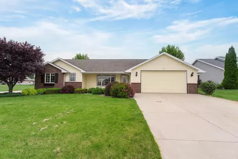 505 Field Crest Ln, Black Creek, WI 54106