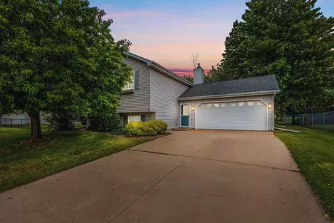3854 Western Dr, Oshkosh, WI 54903