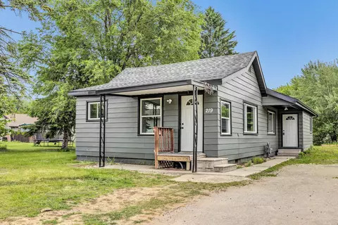219 Pine Ave, Oconto, WI 54153
