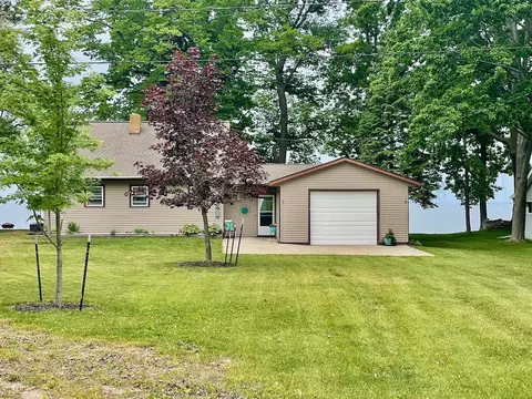 573 Arrowhead Beach Rd, Luxemburg, WI 54217