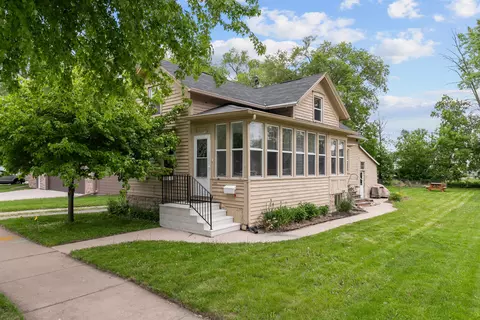 532 W 11th Ave, Oshkosh, WI 54901