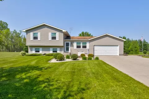 n5071 Deer Trail, Marinette, WI 54143