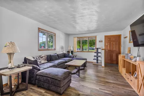 Living - 3610 N Terri Ln, Appleton, WI 54914 photo 6 of 7