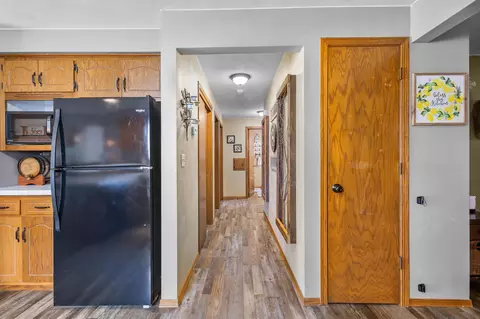 Entry Way - 3610 N Terri Ln, Appleton, WI 54914 photo 4 of 11
