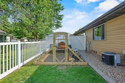 Exterior - 3610 N Terri Ln, Appleton, WI 54914 photo 9 of 19