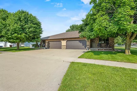 Exterior - 3610 N Terri Ln, Appleton, WI 54914 photo 2 of 19
