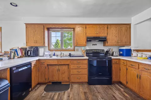 Kitchen - 3610 N Terri Ln, Appleton, WI 54914 photo 9 of 10