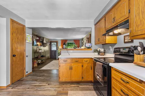 Kitchen - 3610 N Terri Ln, Appleton, WI 54914 photo 4 of 10