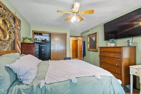 Bedroom - 3610 N Terri Ln, Appleton, WI 54914 photo 4 of 9