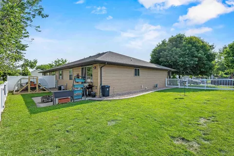 Exterior - 3610 N Terri Ln, Appleton, WI 54914 photo 11 of 19
