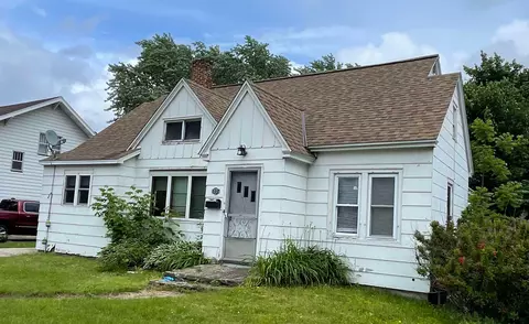 1226 Marinette Ave, Marinette, WI 54143