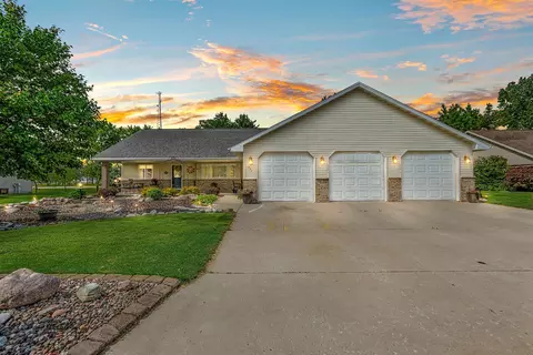 831 Browning Dr, Seymour, WI 54165
