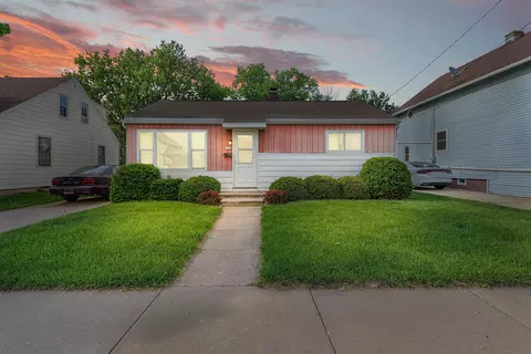 1126 W 7th Ave, Oshkosh, WI 54902