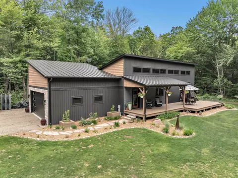 n1216 West Road, Waupaca, WI 54981