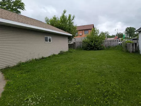 Exterior - 926 W Lawrence St, Appleton, WI 54914 photo 2 of 4