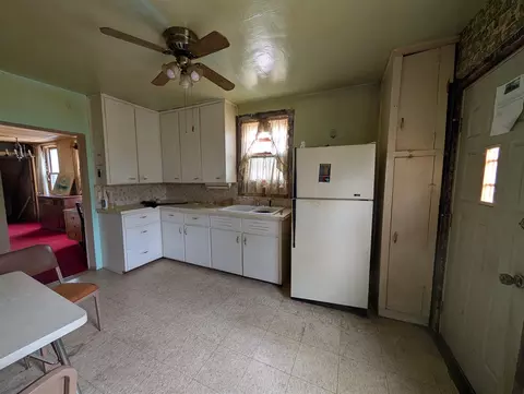 Kitchen - 926 W Lawrence St, Appleton, WI 54914 photo 1 of 2