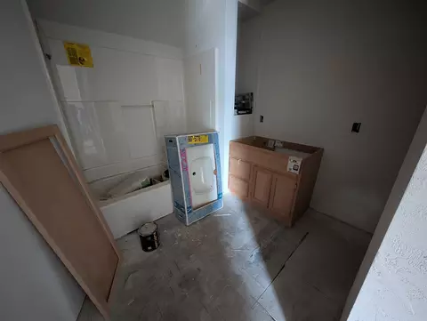 Bath - 926 W Lawrence St, Appleton, WI 54914 photo 3 of 3