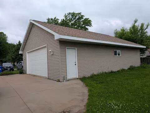 Exterior - 926 W Lawrence St, Appleton, WI 54914 photo 1 of 4