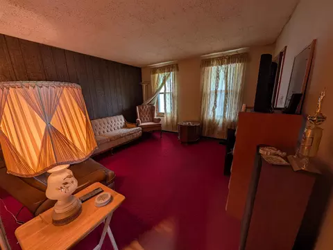 Living - 926 W Lawrence St, Appleton, WI 54914 photo 1 of 2