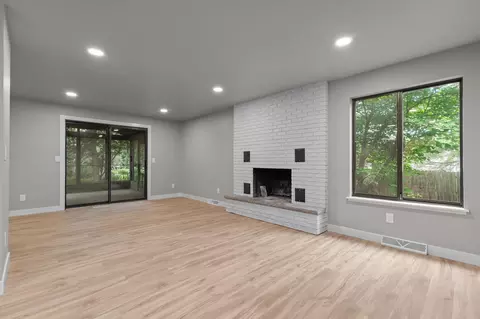Living - 929 E Northwood Dr, Appleton, WI 54911 photo 3 of 6