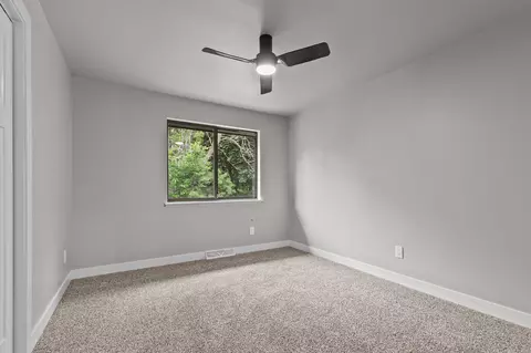 Bedroom - 929 E Northwood Dr, Appleton, WI 54911 photo 5 of 7