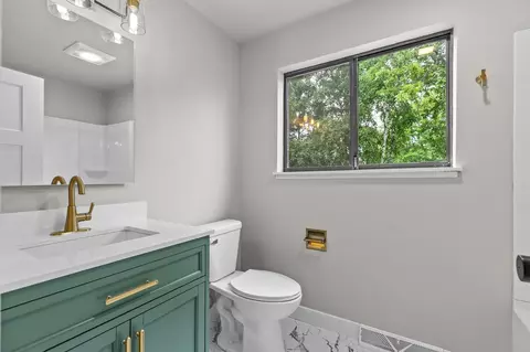 Bath - 929 E Northwood Dr, Appleton, WI 54911 photo 4 of 4