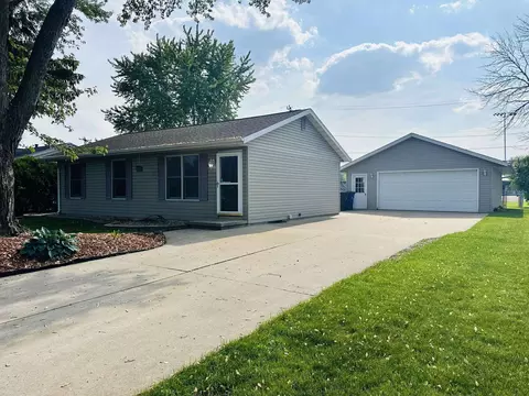 145 Mckinley Ave, Omro, WI 54963