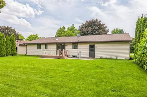 Exterior - 2324 W Applegate Dr, Appleton, WI 54914 photo 1 of 10