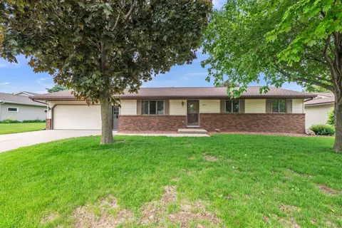 Exterior - 2324 W Applegate Dr, Appleton, WI 54914 photo 10 of 10
