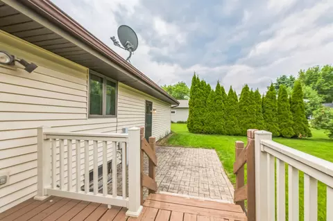 Exterior - 2324 W Applegate Dr, Appleton, WI 54914 photo 6 of 10