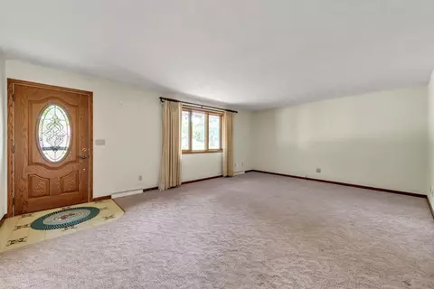 Living - 2324 W Applegate Dr, Appleton, WI 54914 photo 2 of 3