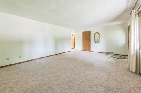Living - 2324 W Applegate Dr, Appleton, WI 54914 photo 3 of 3