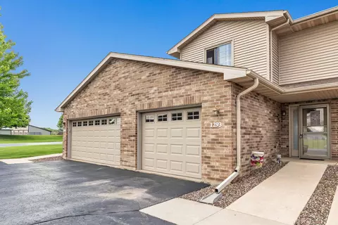 1293 Pond View Cir, De Pere, WI 54115