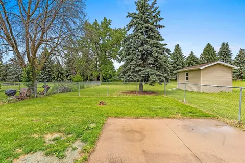 Exterior - 1416 W Weiland Ln, Appleton, WI 54914 photo 8 of 13