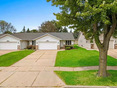 Exterior - 1416 W Weiland Ln, Appleton, WI 54914 photo 3 of 13